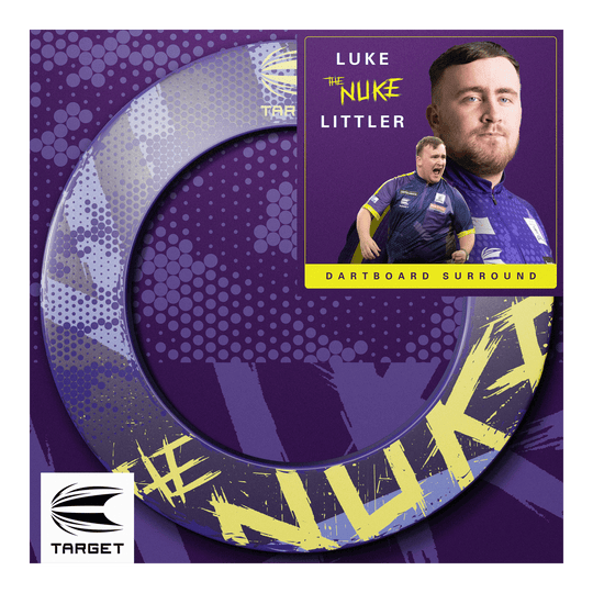 Target Luke Littler El tablero de dardos Nuke Surround Das Bild zeigt das Produkt "Target Luke Littler The Nuke Dartboard Surround" in lila und gelben Farben. Auf der Verpackung sind Fotos von Luke Littler sowie das Target-Logo abgebildet.