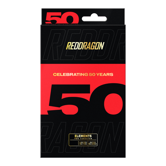 Dardos de acero Red Dragon Element 6 B, colección 50 aniversario - 24 g Die Red Dragon 50 Year Collection Element 6 B Steeldarts - 24g sind aus einer anderen Perspektive zu sehen. Man erkennt die besondere Form und Farbgebung der Darts.
