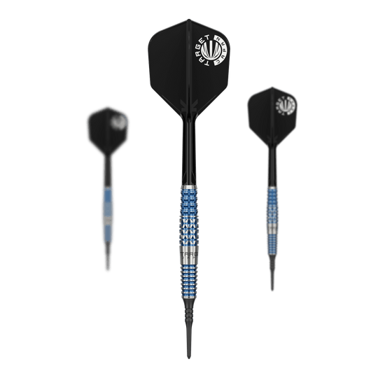 Dardos blandos Target Japan Toru Suzuki Sereno GEN2 - 20 g Das Bild zeigt drei Softdarts des Modells "Target Japan Toru Suzuki Sereno GEN2 Softdarts - 20g". Die Darts haben schwarze Flights und ein blau-silbernes Griffstück.