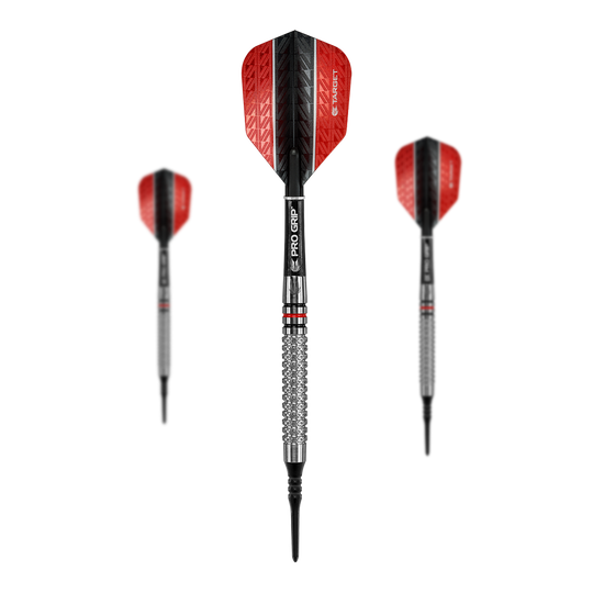 Dardos blandos Target Vapor8 05 - 18 g Das Bild zeigt drei Softdarts des Modells "Target Vapor8 05" mit einem Gewicht von 18g. Die Darts haben rote und schwarze Flights sowie einen silbernen, strukturierten Griff.