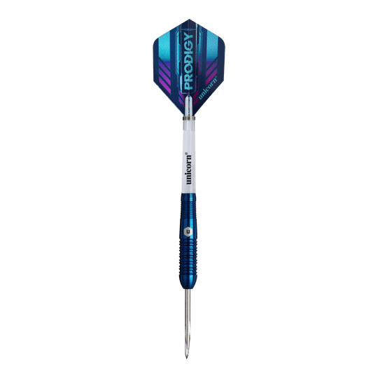 Dardos de acero Unicorn Prodigy 02 Torpedo Das Bild zeigt einen Unicorn Prodigy 02 Torpedo Steeldart. Der Dartpfeil hat blaue und silberne Farben mit einer spitzen Metallspitze und einem modernen Flight-Design.