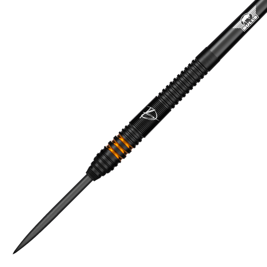 Bulls NL Dirk Van Duijvenbode Edition 2 dardos de acero Dies ist der Bulls NL Dirk Van Duijvenbode Edition 2 Steeldart. Der Dart ist überwiegend schwarz mit auffälligen orangefarbenen Ringen im Griffbereich.