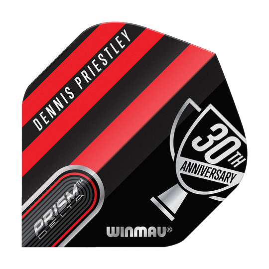 Das Bild zeigt ein Dart-Flight mit dem Namen "Dennis Priestley" und einem schwarz-roten Design. Auf dem Flight steht zudem "30th Anniversary" und "Winmau Prism Delta".