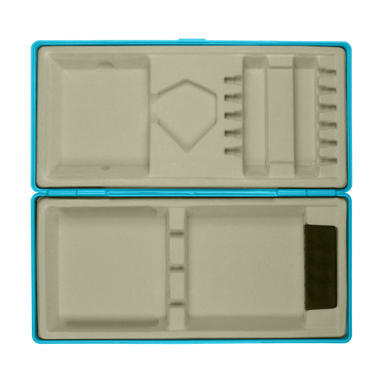 ABS Box Die Abbildung zeigt eine aufgeklappte Box mit Fächern zur Aufbewahrung. Die Box hat einen blauen Rand und verschiedene geformte Einsätze im Inneren.