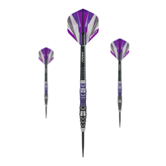 Dardos de acero Winmau Simon Whitlock Edición Especial 2020 Das Bild zeigt drei Steeldarts des Produkts "Winmau Simon Whitlock Special Edition 2020". Die Pfeile sind schwarz, silber und lila gefärbt und haben auffällige Muster am Schaft.