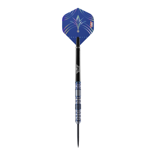 Bulls NL Silvian Steeldarts Das Bild zeigt einen Bulls NL Silvian Steeldart. Der Dart hat eine blaue Flights und einen silber-blauen Schaft mit Rillen.