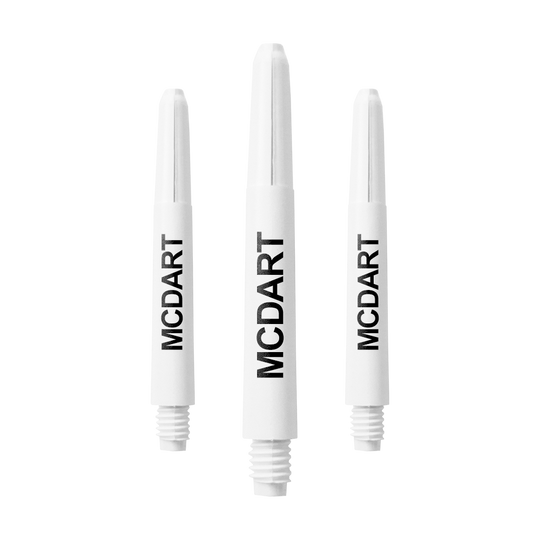 MD-602_Nylon_Shafts_mit_Wunschdruck_Schneeweiss_40mm_1 Auf dem Bild sind drei weiße Dart-Schäfte aus Nylon zu sehen. Auf jedem Schaft steht der Schriftzug "MCDART".