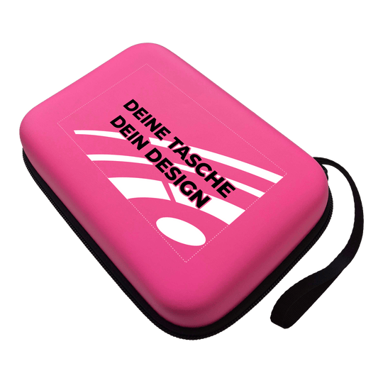 Estuche para dardos System-4 con tu diseño Das Bild zeigt ein Produkt mit dem Dateinamen MCS4-Pink_McDart_System4_Dartcase_Mit_Wunschdruck_Pink_1. Die Aufnahme präsentiert das Produkt aus einer anderen Perspektive.
