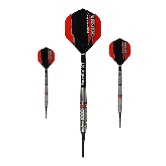 Dardos blandos Karella Commander Das Bild zeigt drei Softdarts der Marke Karella Commander. Die Darts haben schwarze und rote Flights sowie silberne Griffe mit einem schwarzen Schaft.