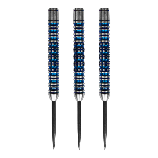 Das Bild zeigt drei McDart Ocean Steeldart Barrels mit einem Gewicht von 23g. Die Barrels sind silberfarben mit blauen Rillen und haben eine strukturierte Oberfläche.