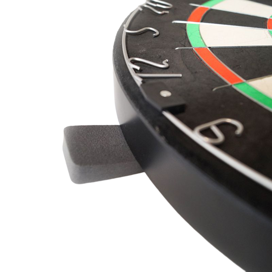 Juego de dardos Karella BullOut que incluye 2 juegos de dardos de acero. Hier ist das Karella Dartboard BullOut Set mit zwei Sätzen Steeldarts abgebildet. Das Set eignet sich für Dartspieler aller Erfahrungsstufen.