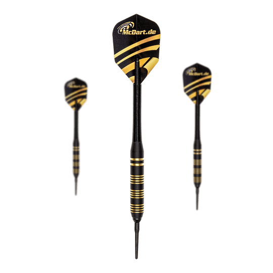Dardos Royal Softdarts - 17 g Das Bild zeigt drei Royal Softdarts mit einem Gewicht von 17g. Die Darts sind schwarz mit goldenen Ringen und haben Flights mit dem Logo "McDart.de".