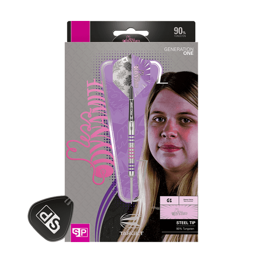 190221_Target_Elanor_Cairns_GEN1_Swiss_Point_Steeldarts_3 Die Abbildung zeigt die Target Eleanor Cairns GEN1 Swiss Point Steeldarts mit 24g Gewicht. Die Verpackung ist überwiegend lila und zeigt neben dem Dartpfeil ein Porträt einer Frau.