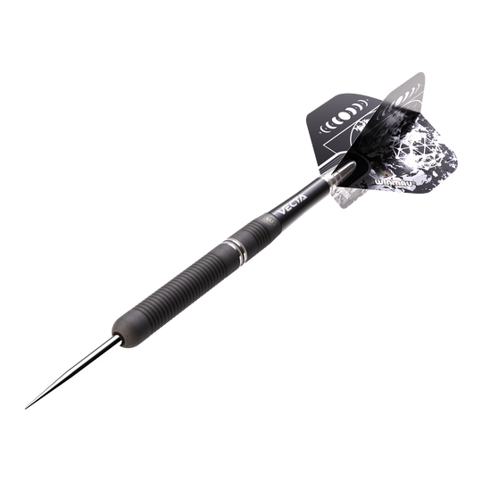 Dardos de acero Winmau Callisto 01 Das Bild zeigt einen Winmau Callisto 01 Steeldart. Der Dartpfeil hat ein schwarzes, geriffeltes Griffstück und schwarze Flights mit weißem Muster.