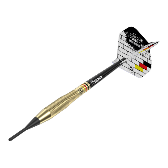 Das Bild zeigt einen Softdart namens "Bulls Martin Schindler The Wall Brass Softdarts - 18g". Der Dart hat einen messingfarbenen Schaft und eine Flight mit einem weißen Mauer-Design und schwarz-rot-gelben Streifen.