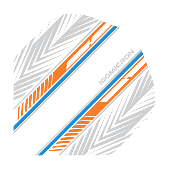 Vuelos de pentatlón blanco/naranja/azul Das Bild zeigt ein Dartflight mit einem weißen Hintergrund und auffälligen orange-blauen Streifen. Zusätzlich sind graue geometrische Muster und der Schriftzug "100MICRON" zu sehen.