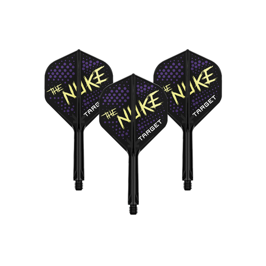 Sistema de vuelo estándar Target K-Flex Luke Littler Black No2 Auf dem Bild sind drei schwarze Dartflights mit dem Schriftzug „The Nuke“ in gelber Farbe zu sehen. Die Flights haben außerdem violette Punkte und den Markennamen „Target“ in weiß.