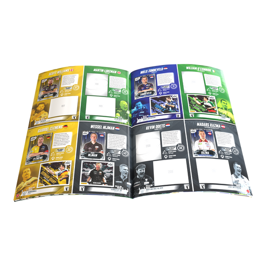 Abgebildet ist das Sammelalbum Panini PDC World Darts Championship 2025/26 als Softcover-Version. Es ist für das Einkleben und Sammeln offizieller Panini-Sticker der Dartmeisterschaft gedacht.