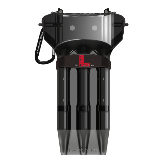 Estuche para dardos Krystal One de color sólido estilo L Dies ist ein schwarzes Dartcase der Marke L-Style. Das Etui hat eine transparente Vorderseite und bietet Platz für drei Darts.