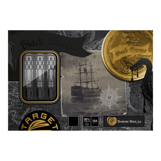 Dardos blandos Target Japan Black Marque Dancing Duck GEN 4 - 17 g Das Bild zeigt das Produkt "Target Japan Black Marque Dancing Duck GEN 4 Softdarts - 17g" in einer stilvollen Verpackung. Auf der Verpackung sind drei Softdarts, ein Schiffsmotiv und goldene Münz-Elemente zu sehen.