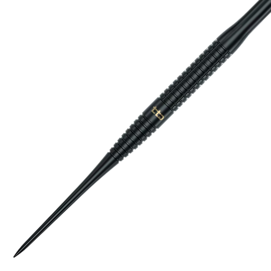 Auf dem Bild sieht man die Caliburn TTD Complete Titanium T3 Black Steeldarts, 7g. Die Steeldarts sind in Schwarz und Titanfarben gehalten.