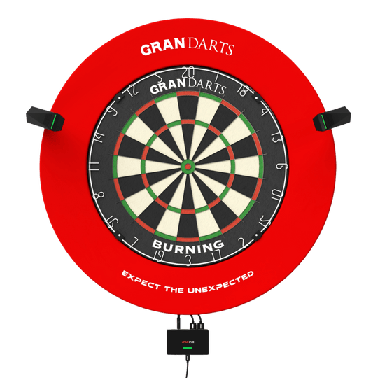 Sistema de puntuación automática de dardos de acero GranDarts Gran Eye GEN2 Das Bild zeigt das GranDarts GranEye Steeldart Auto-Scoring-System mit einer roten Umrandung und einer klassischen Dartscheibe. Kameras sind an den Seiten angebracht, um die automatisierte Punktezählung zu ermöglichen.