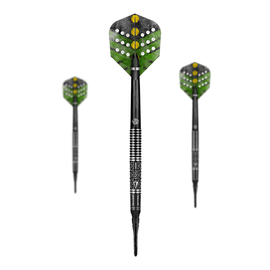 Dardos blandos Shot Devon Petersen The Courage Das Bild zeigt drei Softdarts des Produkts 'Shot Devon Petersen The Courage'. Die Darts haben schwarze Spitzen, silberne Griffbereiche und grün-schwarze Flights mit gelben und weißen Punkten.