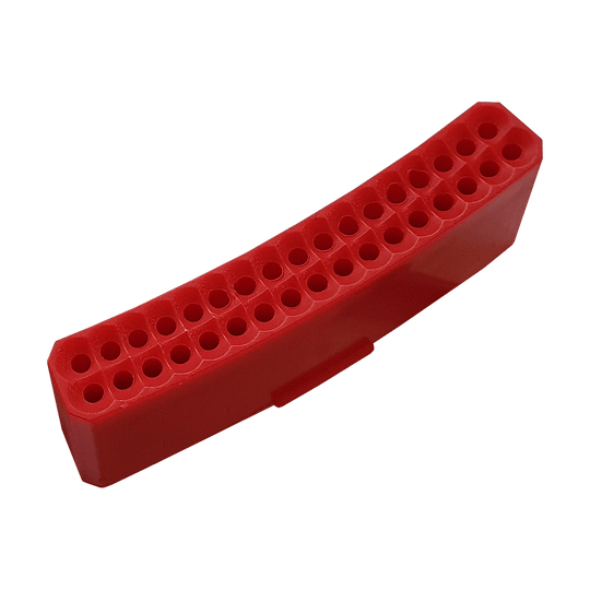 GRN0153_Granboard_132_Ersatzfelder_Double_Rot_2 Das Bild zeigt ein rotes Ersatzfeld für das Granboard 132. Es hat mehrere runde Löcher in einer gebogenen, rechteckigen Form.