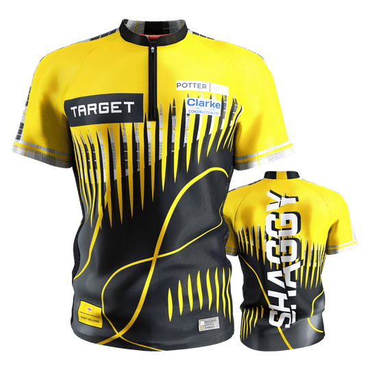 Camiseta de dardos Target Coolplay Scott Williams 2025 Das Bild zeigt das "Target Coolplay Scott Williams 2025 Dartshirt" in Gelb und Schwarz mit auffälligem Muster. Auf der Rückseite steht groß das Wort "SHAGGY".