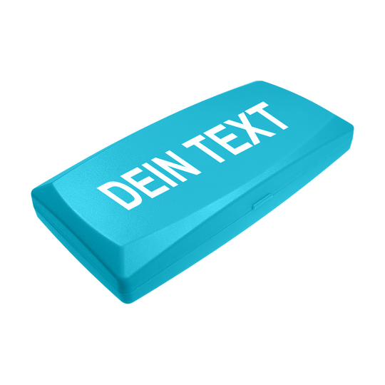 Caja de ABS con impresión personalizada Die Abbildung zeigt eine himmelblaue Kunststoffbox mit abgerundeten Kanten. Auf dem Deckel steht in weißen Großbuchstaben der Text "DEIN TEXT".