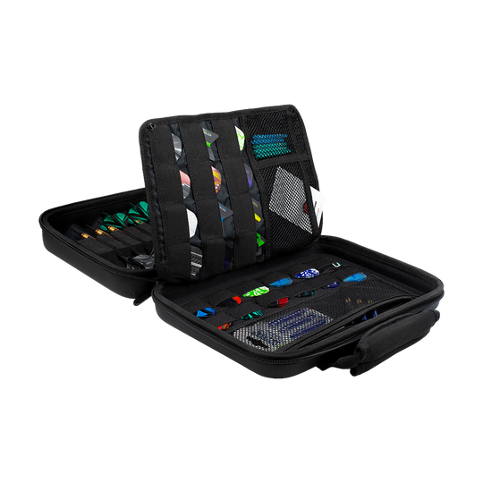 HRT-16525_Harrows_Imperial_Dartcase_Schwarz_3 Das Bild zeigt das Produkt "Harrows Imperial Dartcase - Schwarz". Das Dartcase ist geöffnet und bietet verschiedene Fächer zur sicheren Aufbewahrung von Dartzubehör.
