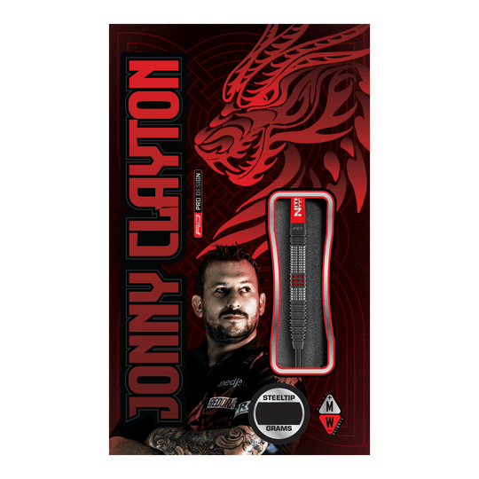 Die Abbildung zeigt die Verpackung der "Red Dragon Jonny Clayton Hiraeth Steeldarts". Auf der Verpackung sind ein Porträt von Jonny Clayton sowie ein stilisierter roter Drache abgebildet.