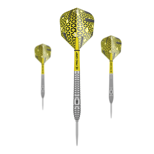 Dardos de acero Target Bolide 03 Swiss Point Das Bild zeigt drei Target Bolide 03 Swiss Point Steeldarts mit gelb-schwarzen Flights und silbernen Barrels. Die Darts haben einen "Pro Grip"-Schaft und eine metallene Spitze.