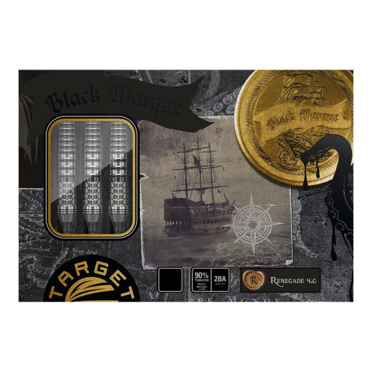 Dardos blandos Target Japan Black Marque Renegade 4 - 19 g Das Bild zeigt die Verpackung der „Target Japan Black Marque Renegade 4 Softdarts – 19g“. Auf der Verpackung sind drei Dartpfeile, ein altes Segelschiff und eine goldene Münze mit dem Schriftzug „Black Marque“ abgebildet.