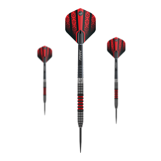 dardos de acero Winmau Joe Cullen Das Bild zeigt drei Winmau Joe Cullen Steeldarts mit schwarzen und roten Designelementen. Die Flights sind mit Sternmustern verziert und die Griffe haben silberne und rote Ringe.
