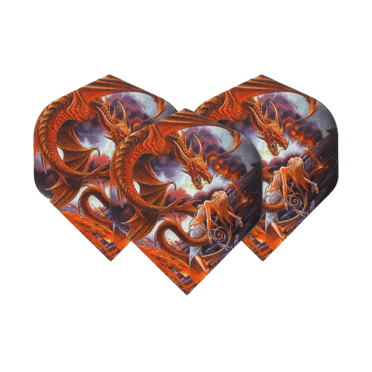 Alchemy Forge Of Vesubio No2 Vuelos Estándar Das Bild zeigt drei Dart-Flights mit einem fantasievollen Drachenmotiv. Auf den Flights ist ein roter Drache über einer Frau und feuriger Landschaft abgebildet.