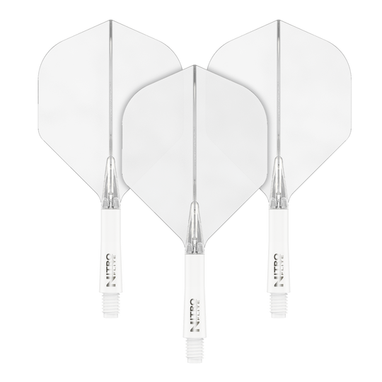 Das Bild zeigt drei weiße Dartflights mit weißen Schäften. Sie sind nebeneinander auf schwarzem Hintergrund angeordnet.