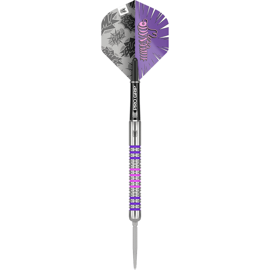190221_Target_Elanor_Cairns_GEN1_Swiss_Point_Steeldarts_1GmihTg3VuN3IB Der abgebildete Dart ist der "Target Eleanor Cairns GEN1 Swiss Point Steeldart - 24g". Er besitzt ein auffälliges Design mit lila, silbernen und pinken Akzenten sowie einer gemusterten Flight.