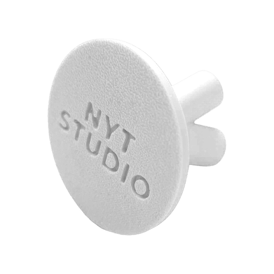 Soporte para dardos compacto NYT Studio Abgebildet ist ein weißer, kompakter Darthalter von NYTStudio. Das Modell trägt den Namen '678_NYTStudio_Compact_Darthalter_Wei_3'.