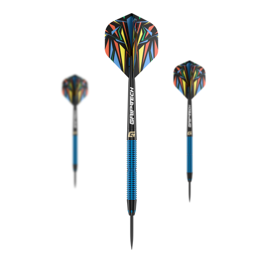 Dardos GOAT Athlete de latón azul - 12 g Das Bild zeigt drei Steeldarts des Produkts "GOAT Athlete Blue Brass Steeldarts - 12g". Die Darts haben blaue Griffe und bunte Flights mit einem auffälligen Muster.