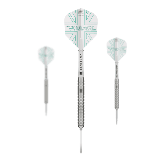 Dardos de acero Target Rob Cross Voltage Swiss Point Das Bild zeigt drei Steeldarts der Marke "Target Rob Cross Voltage Swiss Point". Die Darts haben silberne Spitzen und Schäfte sowie weiße Flights mit türkisen Linien und der Aufschrift "VOLTAGE".