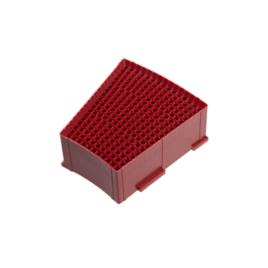 LW7_L-wen_Dart_Ersatzfeld_Single_Aussen_Rot_1_Originalteil Das Bild zeigt ein rotes Ersatzfeld für eine Löwen Dartscheibe. Das Ersatzfeld hat viele kleine Löcher und ist dreieckig geformt.