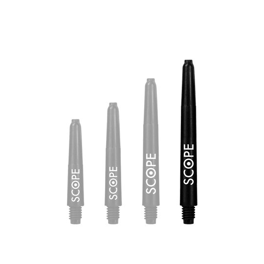 523_McDart_Scope_Nylon_Shafts_Schwarz_48mm_1 Das Bild zeigt vier schwarze McDart Scope Nylon Shafts in unterschiedlichen Längen. Auf jedem Schaft steht das Wort "SCOPE" in weißer Schrift.