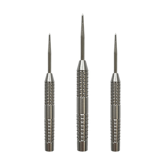 Barriles de dardos de acero McDart SilverGrip Das Bild zeigt drei silberne Steeldart-Barrels der Marke McDart SilverGrip. Sie sind aus Metall gefertigt und haben eine strukturierte Griffoberfläche.