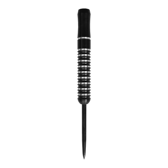 Barriles de dardos de acero McDart Void - 23 g Das Bild zeigt einen McDart Void Steeldart Barrel mit einem Gewicht von 23g. Der Dart hat ein schwarz-silbernes Rillenmuster und eine spitze Metallspitze.