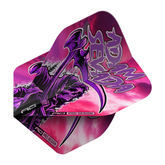 Vuelos estándar Red Dragon Hardcore Adam Sevada Premium No2 Dieses Bild zeigt die Red Dragon Hardcore Adam Sevada Premium No2 Standard Flights. Die Flights sind in auffälligem Pink und Lila gestaltet und zeigen einen düsteren Sensenmann mit der Aufschrift „Adam Sevada“.