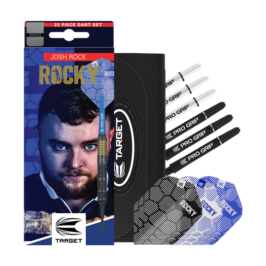 Dardos blandos Target Josh Rock Brass - 18 g Das Bild zeigt das Produkt "Target Josh Rock Brass Softdarts - 18g" mit Zubehör wie Flights und Shafts. Auf der Verpackung ist ein Porträt sowie der Name des Spielers Josh Rock zu sehen.