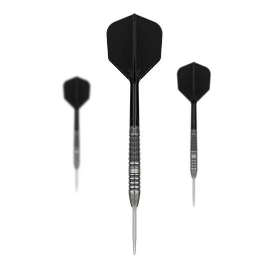 Das Bild zeigt drei Steeldarts mit schwarzen Flights und silbernen Spitzen. Es handelt sich um das Produkt "Target Japan Black Marque Lumiere GEN3 Steeldarts".