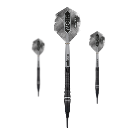 Dardos blandos Unicorn World Champion Gary Anderson Noir Phase 6 Das Bild zeigt drei stilvolle Softdarts der Marke Unicorn in schwarzem Design. Auf den Flights steht "NOIR" und "Unicorn", und es handelt sich um das Modell "World Champion Gary Anderson Noir Phase 6".