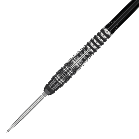 Das Foto zeigt die Target Japan Black Marque Blaze Swiss Point Steeldarts - 23g. Die Darts verfügen über spezielle Spitzen für optimale Leistung beim Spiel.